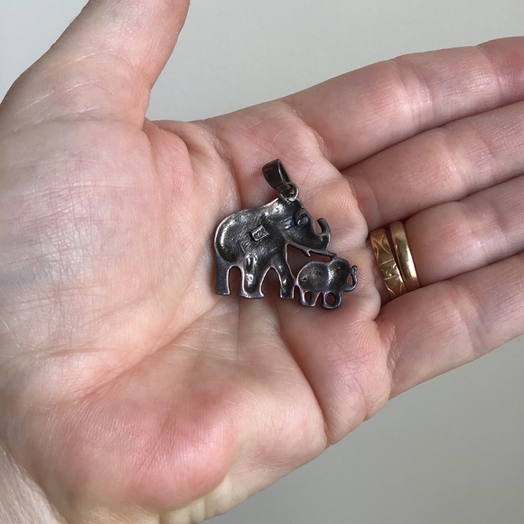 Sterling Silver ELEPHANT with BABY PENDANT - Picture 4 of 10